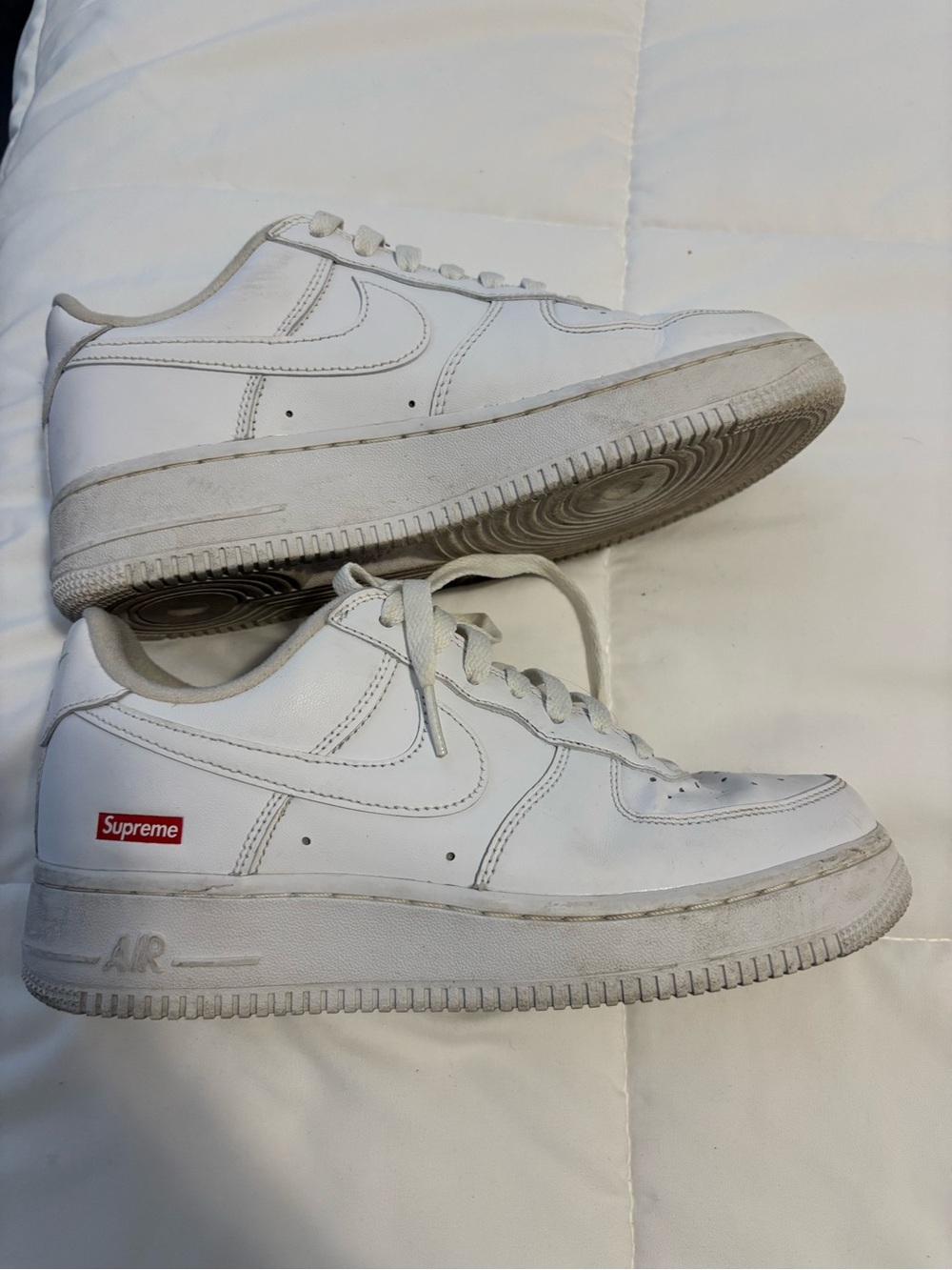 Supreme white Leather Low-Top Sneakers
